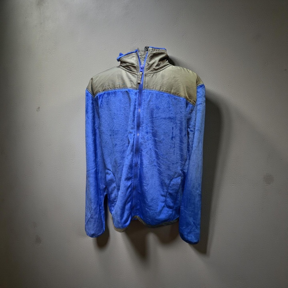 Gray and Blue Windbreaker with Lightweight Design‎